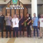 LSM Mojopahit Melakukan Aksi Damai Di Depan Pendopo Kabupaten Sidoarjo, Terkait Penyelewengan Tanah Makam Yang Dilakukan Oknum REI