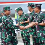 Kunjungi Kota Pahlawan, Pangkoarmada II Sambut Kedatangan Panglima TNI