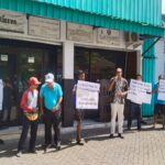 Warga Dukuh Menanggal Mengelar Unjuk Rasa Terkait Tanah Aset Desa Yang Dikuasai Oleh Oknum LPMK